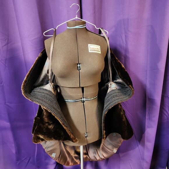 Vintage Canadian Fur Coat with over shoulder straps - Picture 4 of 8